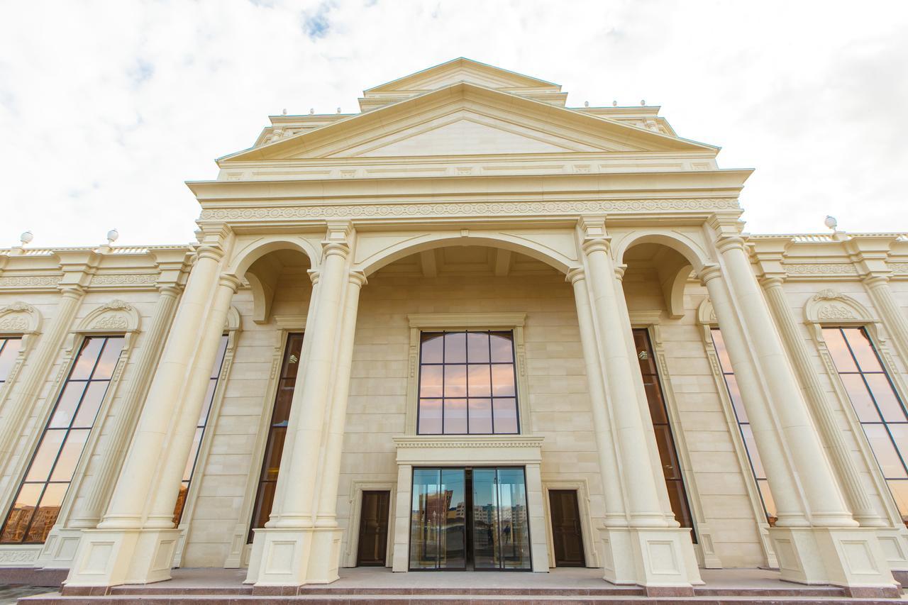 Sultan Palace Hotel Atyrau Exterior photo The main entrance of the museum