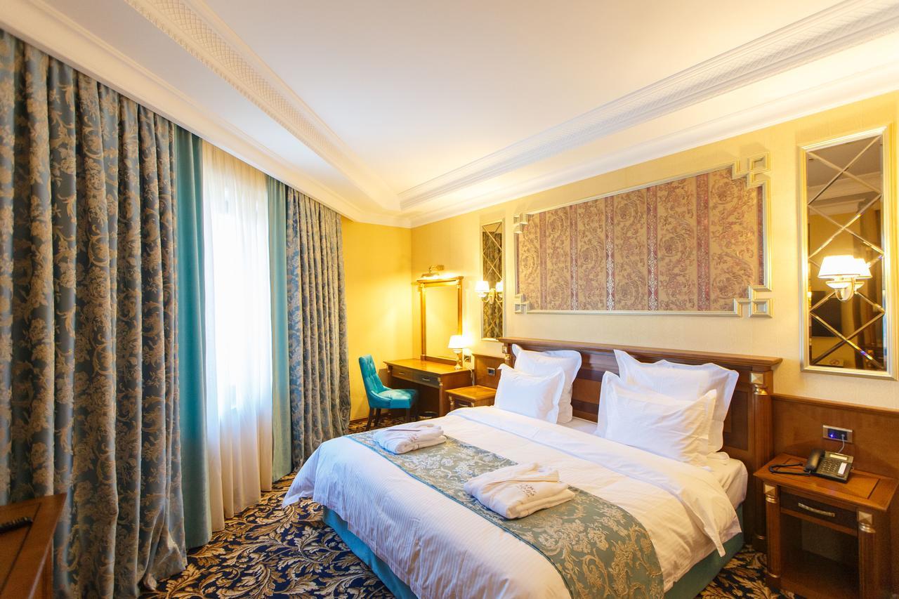 Sultan Palace Hotel Atyrau Exterior photo A bedroom at the hotel